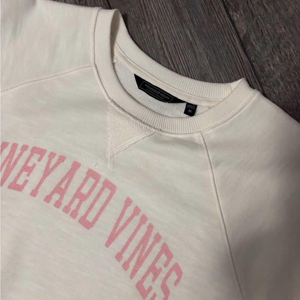 Vineyard Vines Women’s Graphic Crew Neck Pullover Cream/Pink Size: Medium